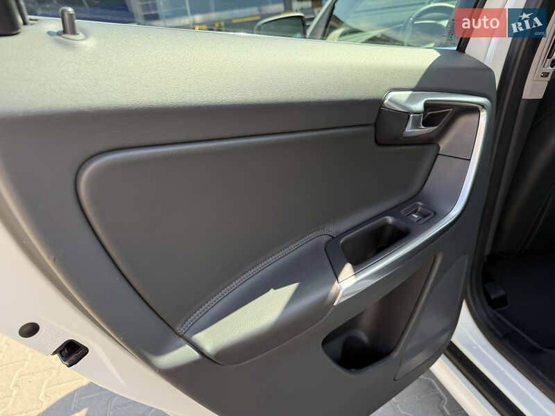 Внедорожник / Кроссовер Volvo XC60 2016 в Ровно