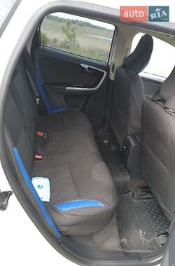 Позашляховик / Кросовер Volvo XC60 2010 в 