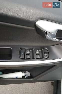 Позашляховик / Кросовер Volvo XC60 2010 в 