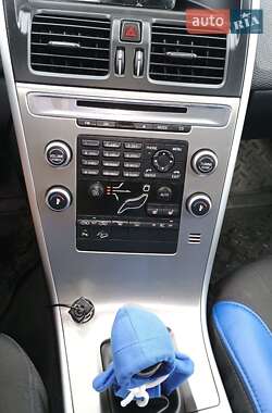Позашляховик / Кросовер Volvo XC60 2010 в 