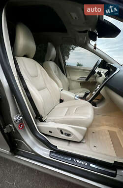 Внедорожник / Кроссовер Volvo XC60 2015 в 