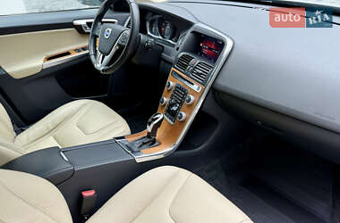 Внедорожник / Кроссовер Volvo XC60 2017 в 