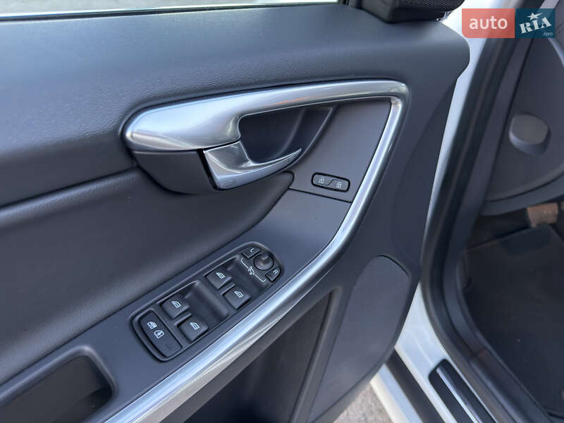 Внедорожник / Кроссовер Volvo XC60 2017 в Радивилове