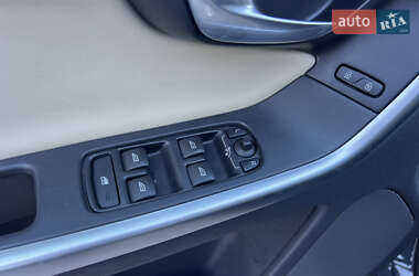 Позашляховик / Кросовер Volvo XC60 2010 в  фото 34 Позашляховик / Кросовер Volvo XC60 2010 в