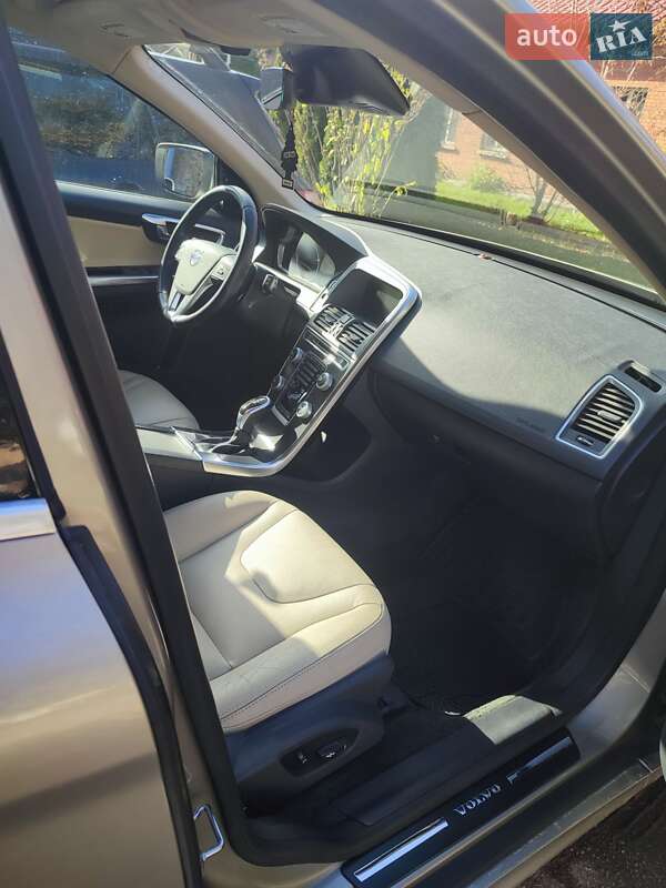 Внедорожник / Кроссовер Volvo XC60 2015 в  фото Внедорожник / Кроссовер Volvo XC60 2015 в