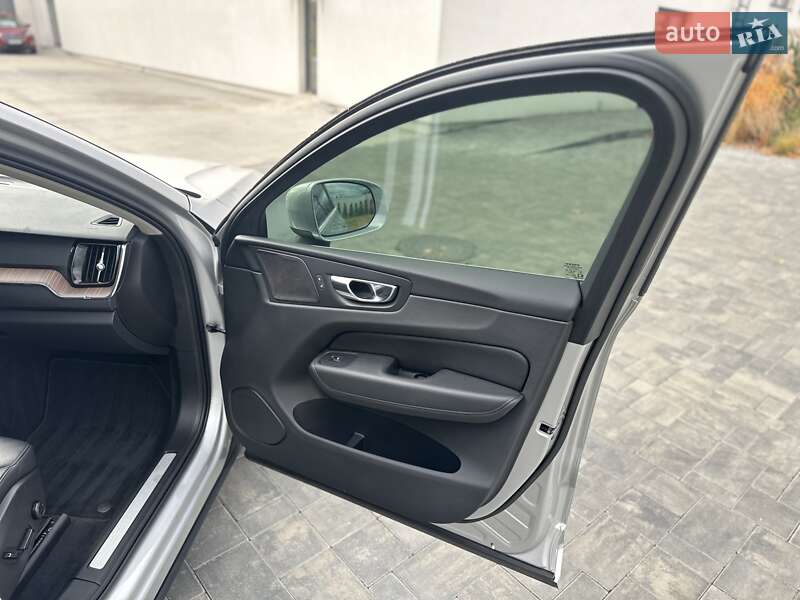 Внедорожник / Кроссовер Volvo XC60 2021 в Луцке