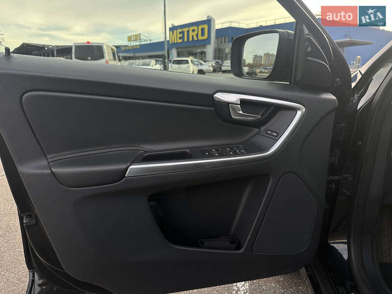 Внедорожник / Кроссовер Volvo XC60 2015 в Киеве фото 28 Внедорожник / Кроссовер Volvo XC60 2015 в Киеве