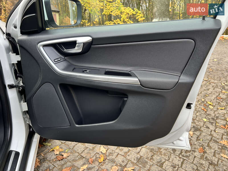 Внедорожник / Кроссовер Volvo XC60 2013 в Черновцах фото 37 Внедорожник / Кроссовер Volvo XC60 2013 в Черновцах