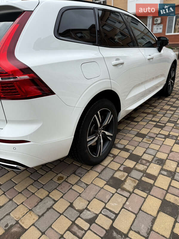 Внедорожник / Кроссовер Volvo XC60 2019 в Киеве