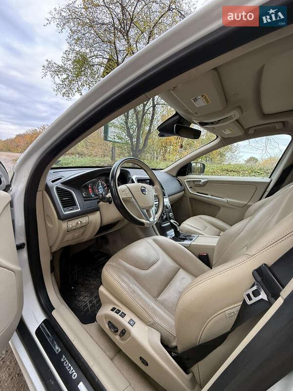 Внедорожник / Кроссовер Volvo XC60 2014 в Почаеве