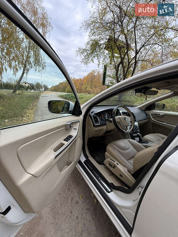 Внедорожник / Кроссовер Volvo XC60 2014 в Почаеве