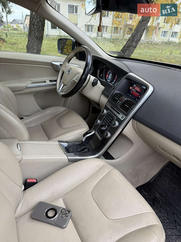 Внедорожник / Кроссовер Volvo XC60 2014 в Почаеве