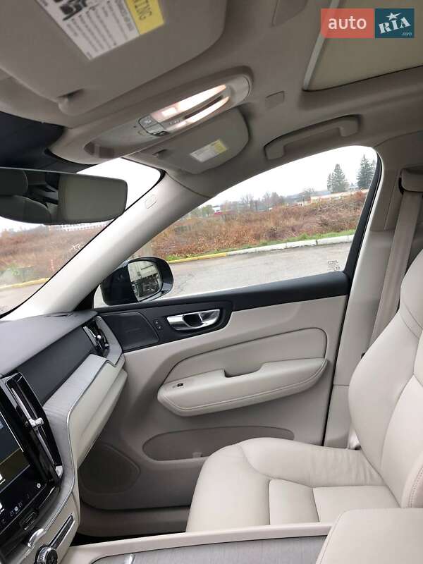 Позашляховик / Кросовер Volvo XC60 2022 в Чернівцях
