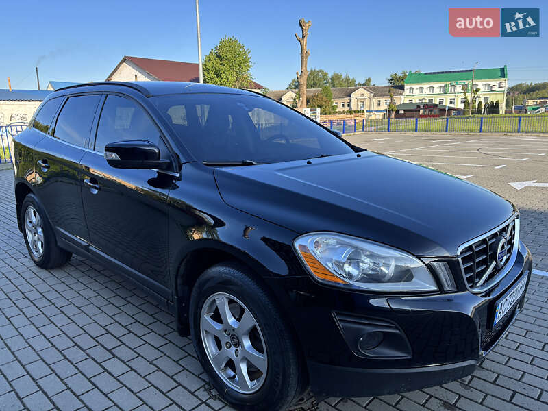 Внедорожник / Кроссовер Volvo XC60 2009 в Нововолынске