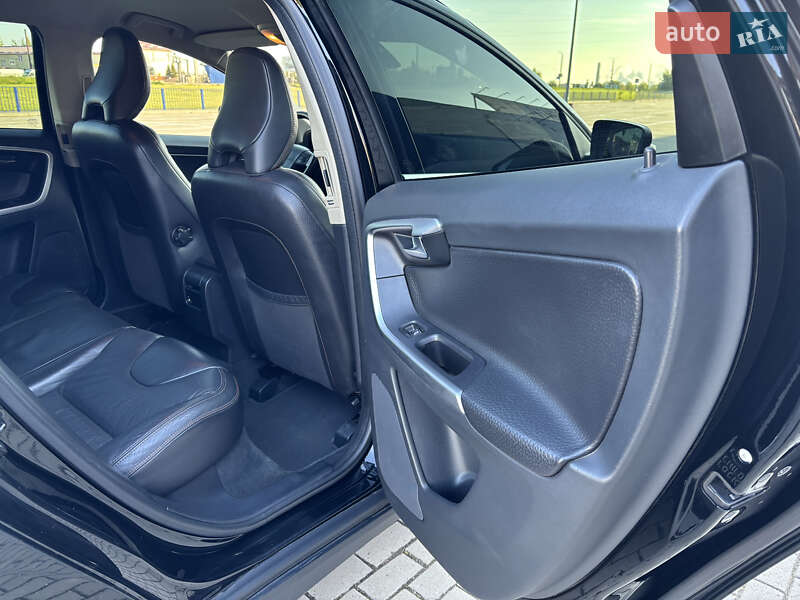 Внедорожник / Кроссовер Volvo XC60 2009 в Нововолынске