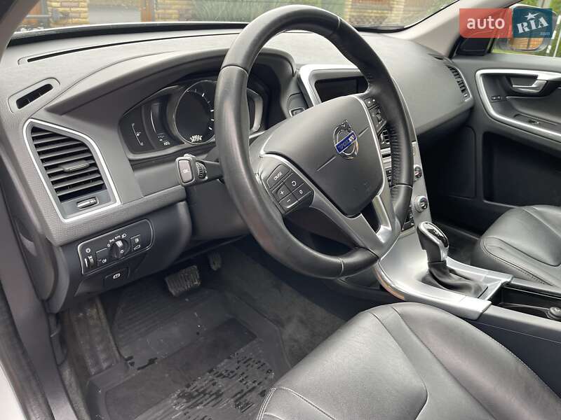 Позашляховик / Кросовер Volvo XC60 2016 в Луцьку фото 41 Позашляховик / Кросовер Volvo XC60 2016 в Луцьку