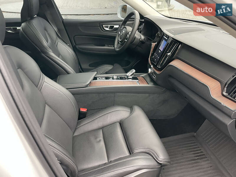 Позашляховик / Кросовер Volvo XC60 2024 в Дніпрі
