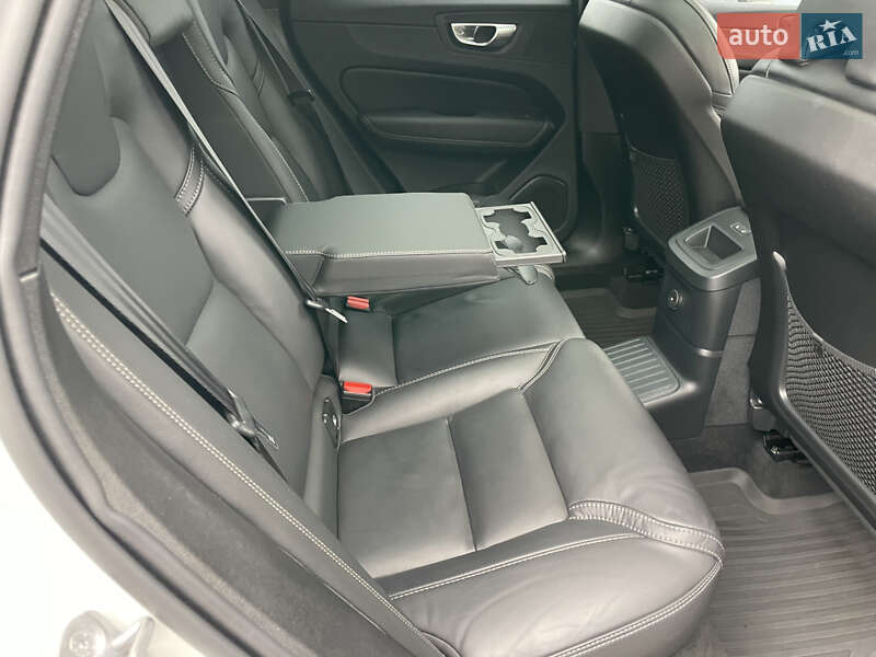 Позашляховик / Кросовер Volvo XC60 2024 в Дніпрі