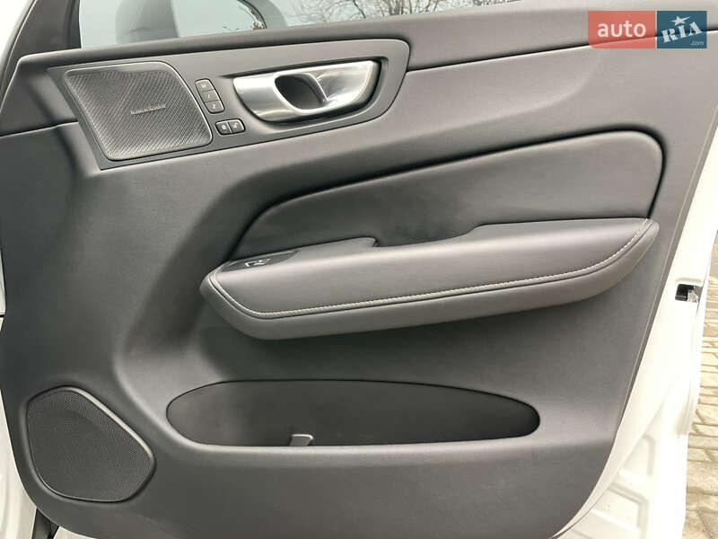 Позашляховик / Кросовер Volvo XC60 2024 в Дніпрі