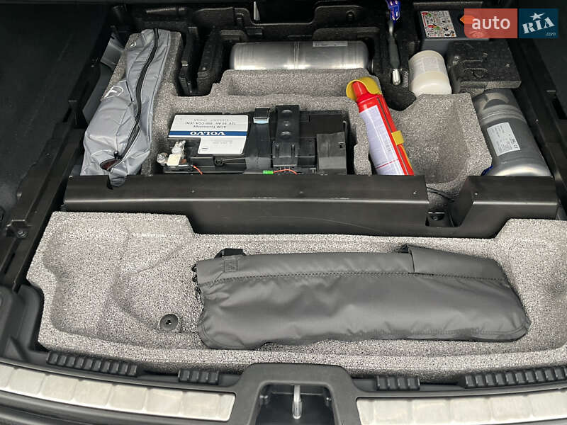 Позашляховик / Кросовер Volvo XC60 2024 в Дніпрі