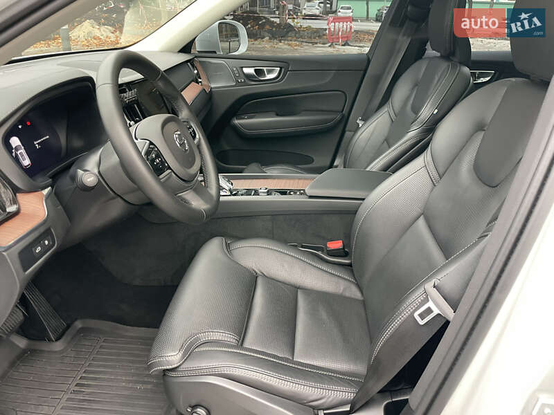 Позашляховик / Кросовер Volvo XC60 2024 в Дніпрі
