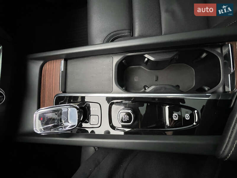 Позашляховик / Кросовер Volvo XC60 2024 в Дніпрі