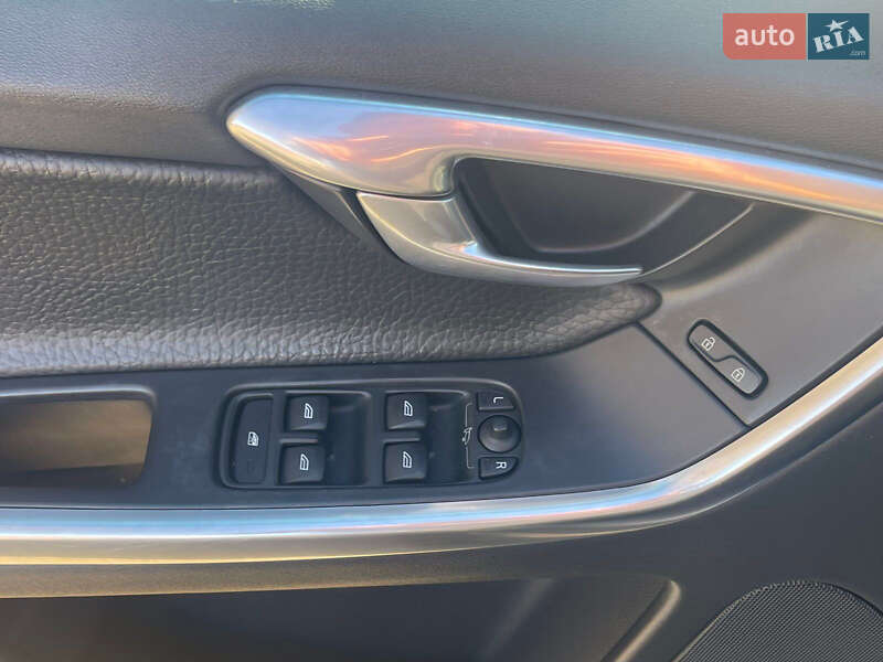 Внедорожник / Кроссовер Volvo XC60 2012 в Мукачево