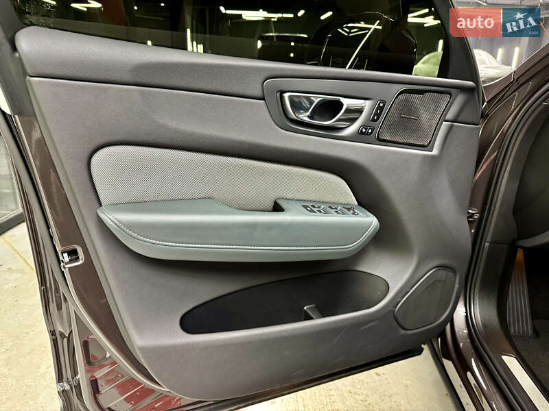 Внедорожник / Кроссовер Volvo XC60 2021 в Днепре фото 12 Внедорожник / Кроссовер Volvo XC60 2021 в Днепре