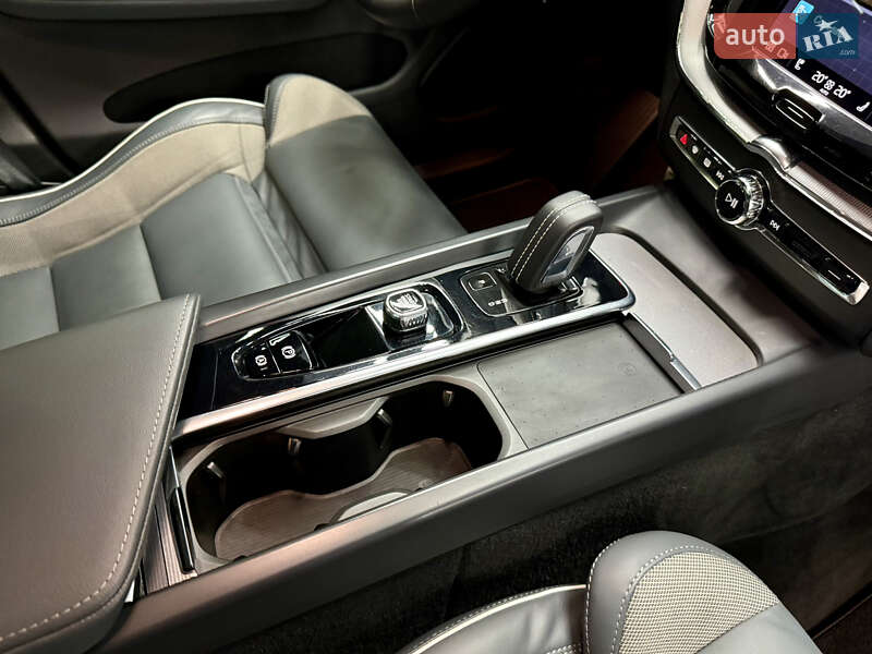 Внедорожник / Кроссовер Volvo XC60 2021 в Днепре фото 24 Внедорожник / Кроссовер Volvo XC60 2021 в Днепре