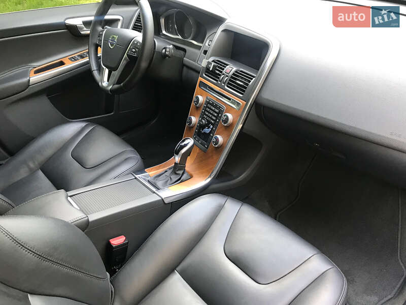 Позашляховик / Кросовер Volvo XC60 2017 в Києві