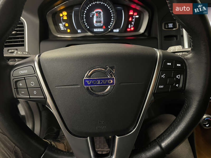 Позашляховик / Кросовер Volvo XC60 2017 в Києві