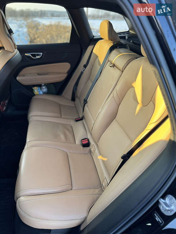 Внедорожник / Кроссовер Volvo XC60 2022 в Ирпене