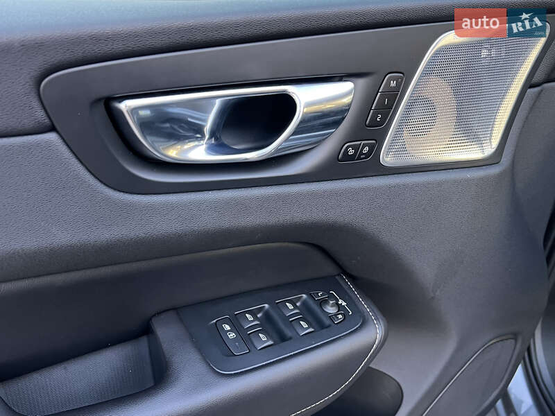 Позашляховик / Кросовер Volvo XC60 2019 в Києві