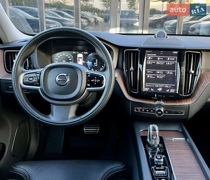 Позашляховик / Кросовер Volvo XC60 2019 в Києві