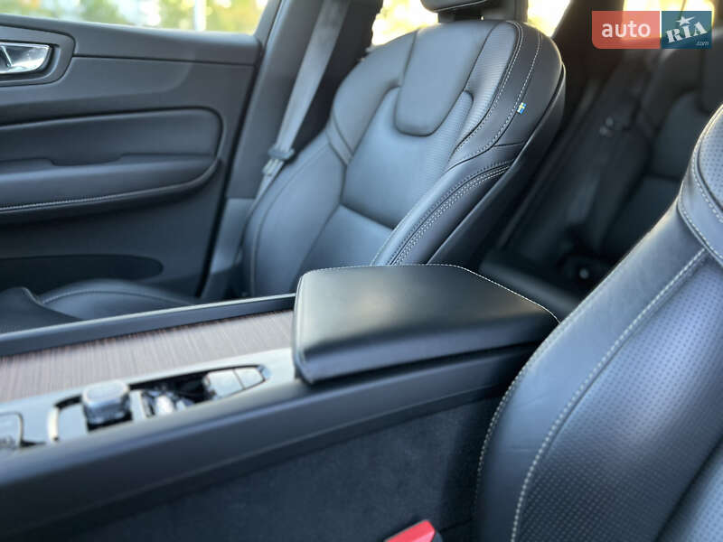 Позашляховик / Кросовер Volvo XC60 2019 в Києві