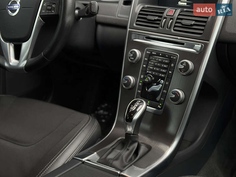 Позашляховик / Кросовер Volvo XC60 2015 в Луцьку