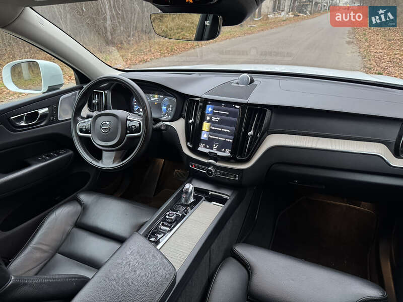 Внедорожник / Кроссовер Volvo XC60 2018 в Киеве фото 17 Внедорожник / Кроссовер Volvo XC60 2018 в Киеве