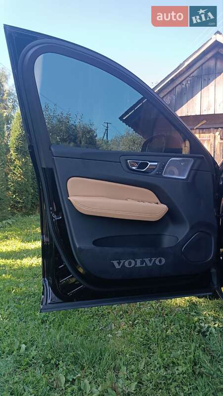 Внедорожник / Кроссовер Volvo XC60 2019 в Львове