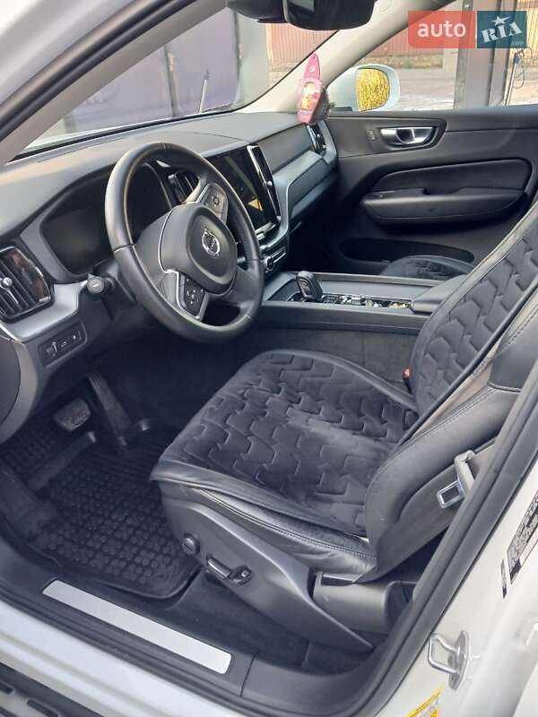 Позашляховик / Кросовер Volvo XC60 2021 в Первомайську
