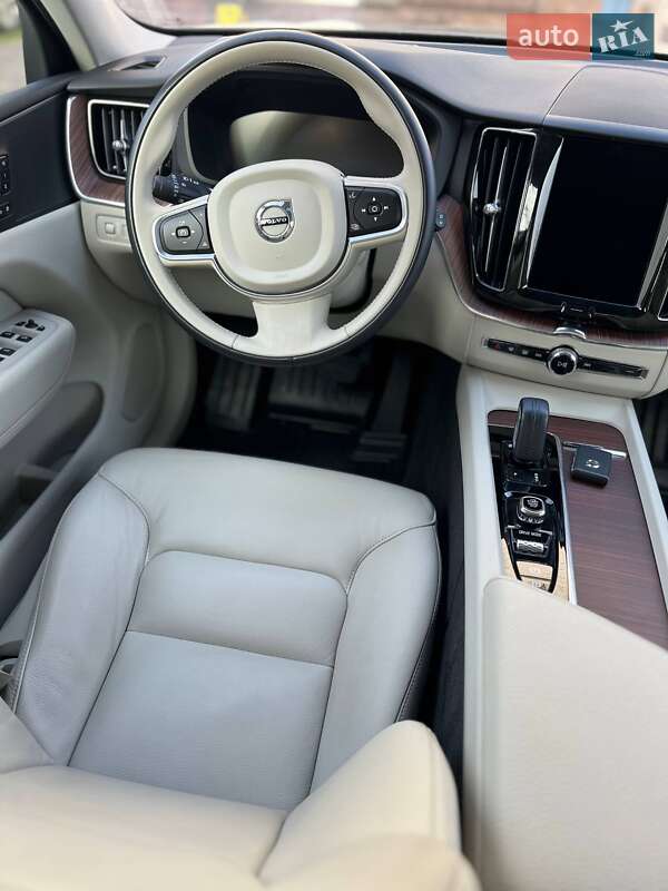 Позашляховик / Кросовер Volvo XC60 2021 в Івано-Франківську