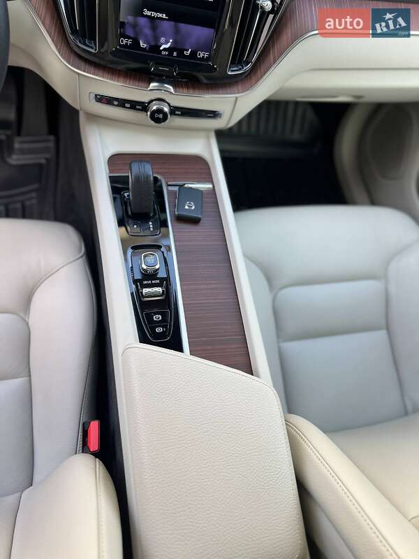 Позашляховик / Кросовер Volvo XC60 2021 в Івано-Франківську