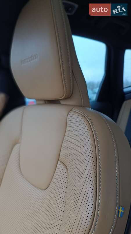 Внедорожник / Кроссовер Volvo XC60 2019 в Львове