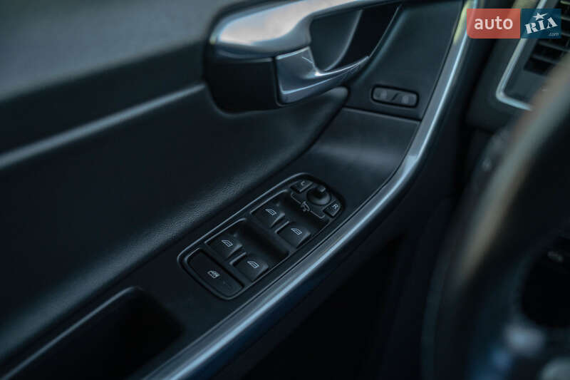 Позашляховик / Кросовер Volvo XC60 2014 в Чернівцях