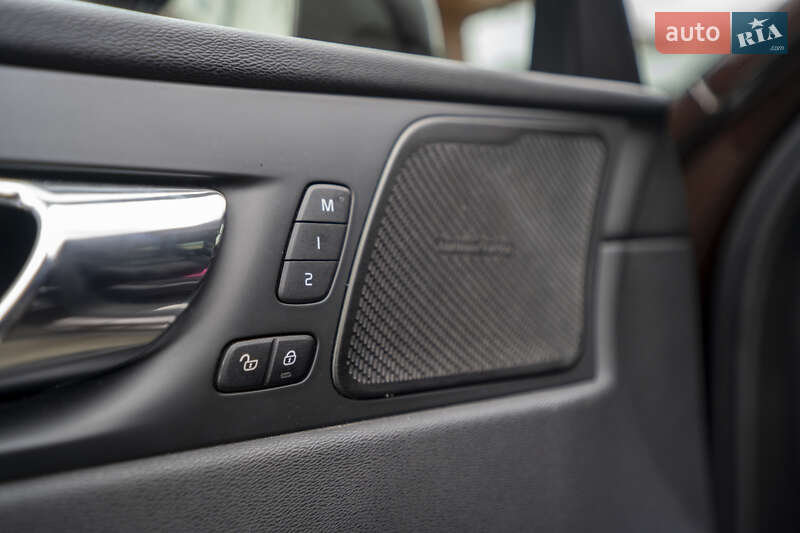 Внедорожник / Кроссовер Volvo XC60 2018 в Киеве