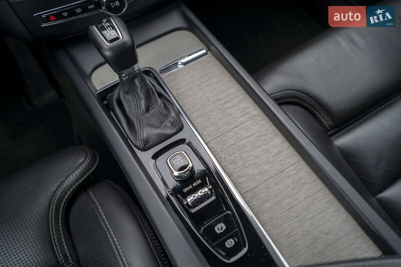 Внедорожник / Кроссовер Volvo XC60 2018 в Киеве