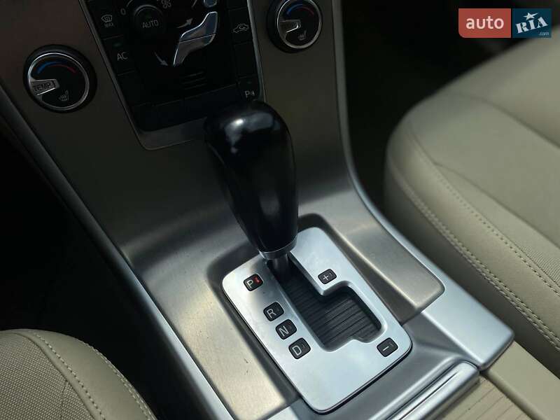 Позашляховик / Кросовер Volvo XC60 2011 в Києві