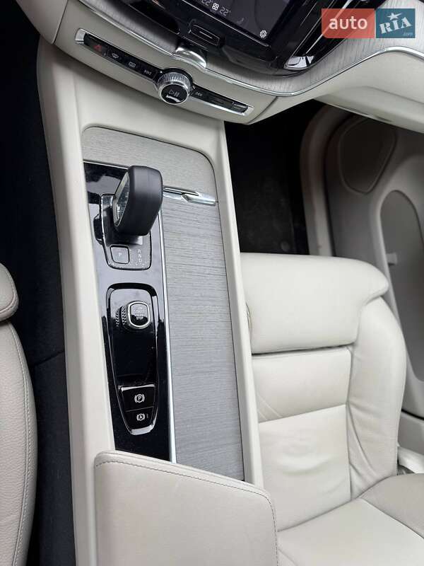 Внедорожник / Кроссовер Volvo XC60 2023 в Полтаве