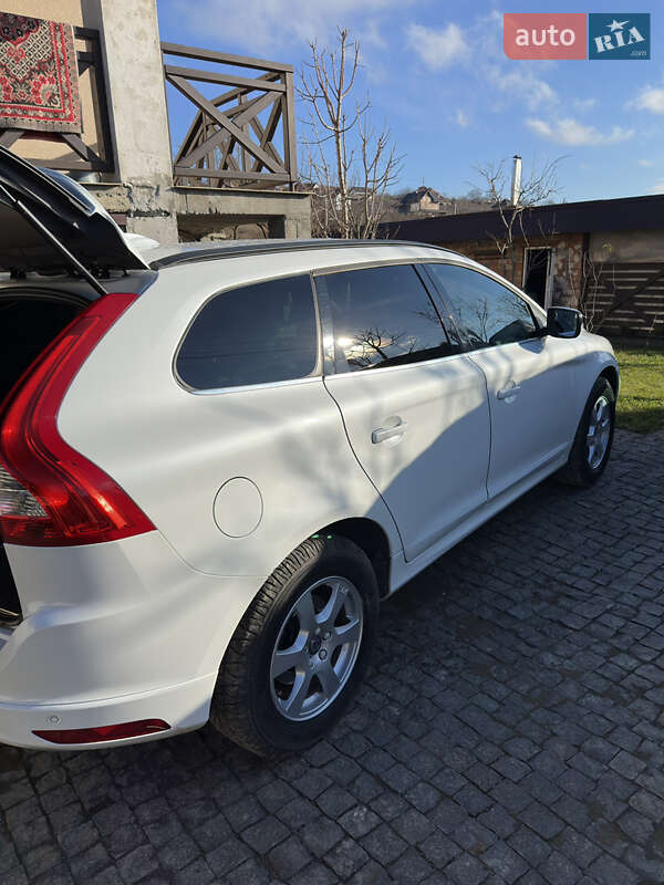 Позашляховик / Кросовер Volvo XC60 2015 в Чернівцях