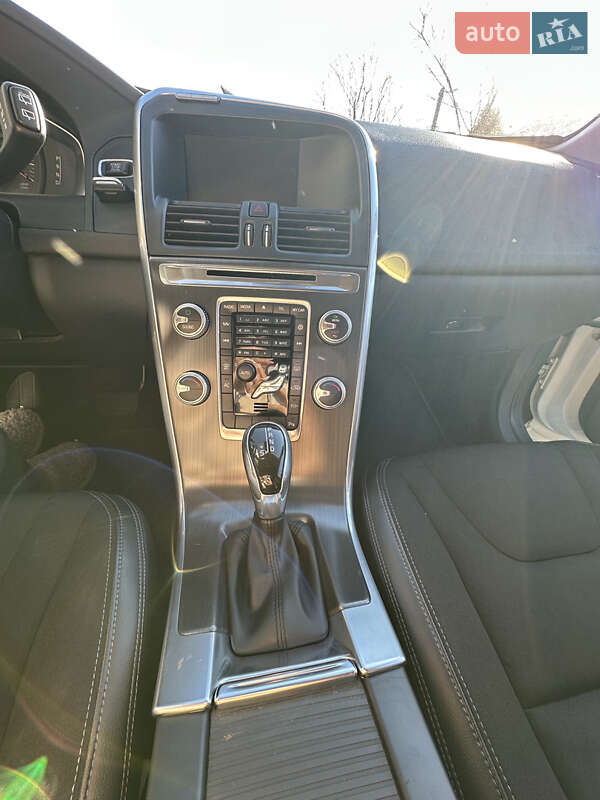 Позашляховик / Кросовер Volvo XC60 2015 в Чернівцях