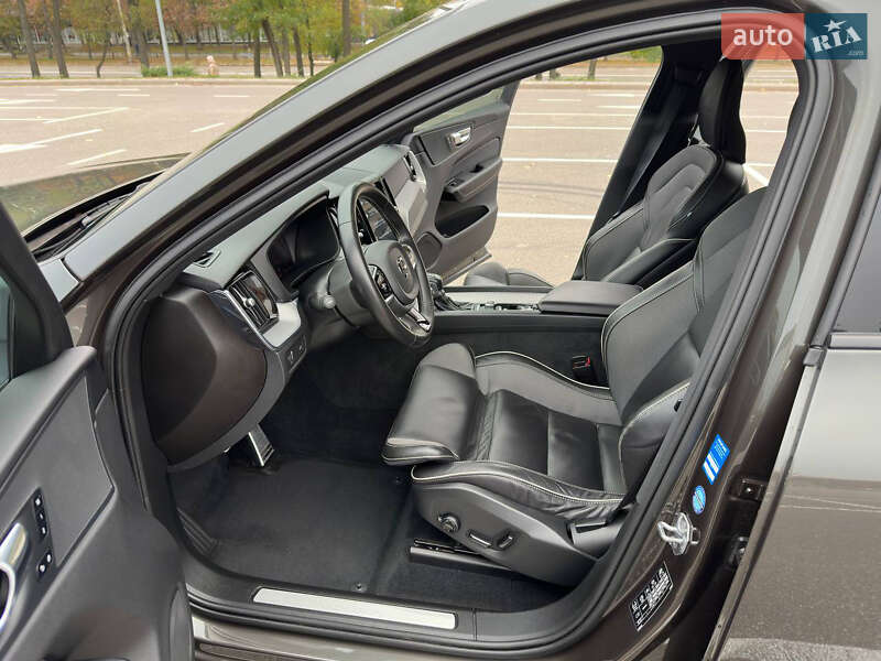 Внедорожник / Кроссовер Volvo XC60 2020 в Киеве